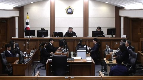 다시 돌아온 윤