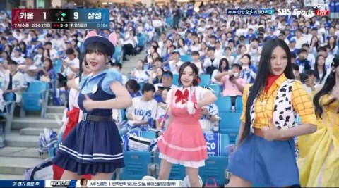 야구장 치어리더 복장이 무녀 같다는데?