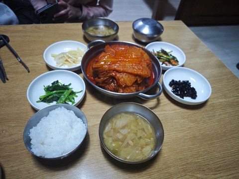 이 비주얼이면 소주 무조건이지