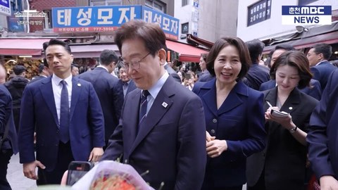 대통령 부부 곁을 지키는 안귀령 부대변인