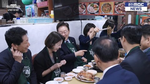 대통령 부부 곁을 지키는 안귀령 부대변인